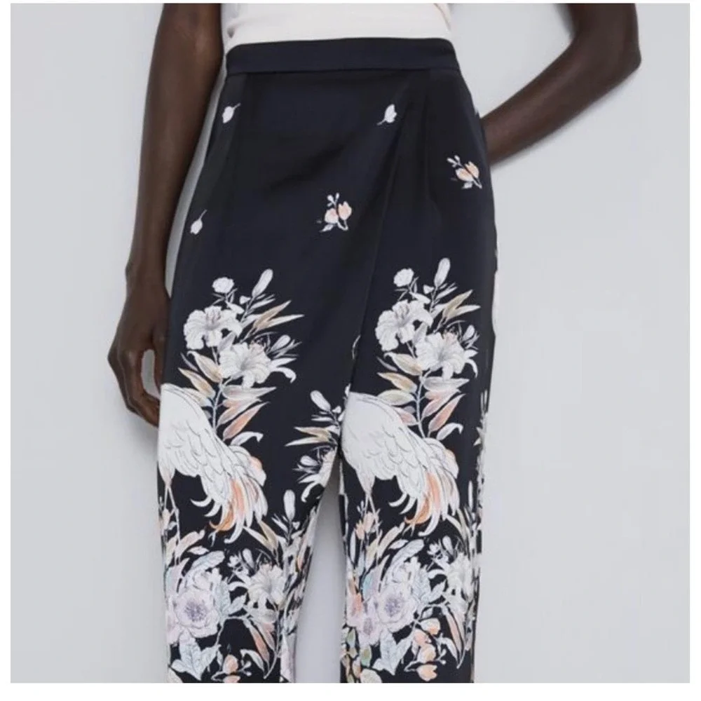 Zara Floral Crane Print Wide Leg Pants Womens Small Black Satin Cropped Pleated - Picture 9 of 14